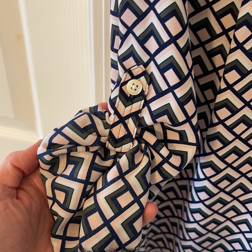 Loft women’s size small dress shirt - Picture 10 of 10
